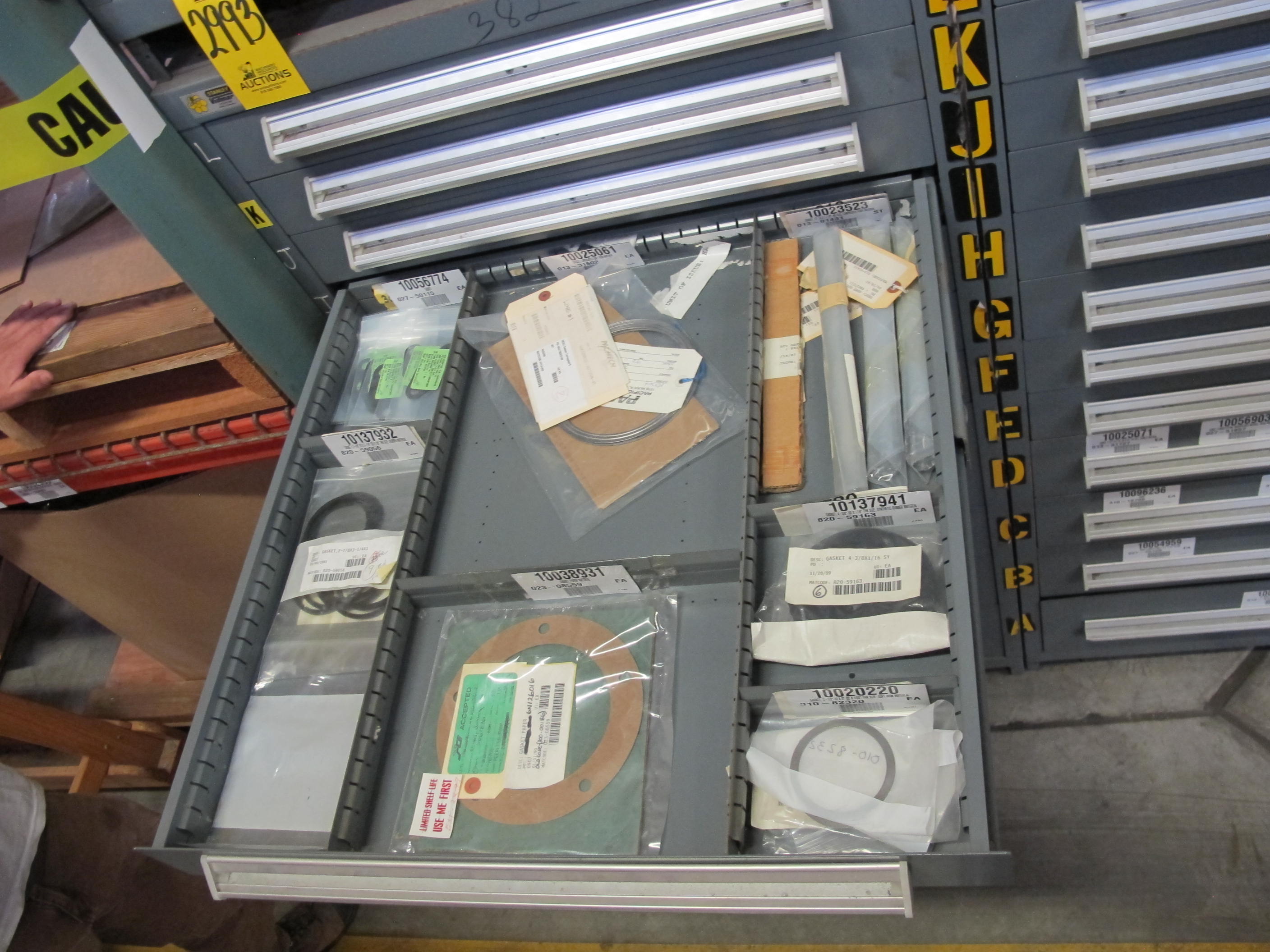 STANLEY VIDMAR HEAVY DUTY 12-DRAWER PARTS CABINET W/ CONTENTS (W-50) LOADING & HANDLING FEE $25-